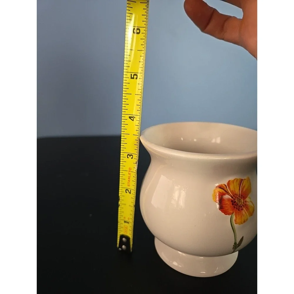Vintage Bath and Body Works Spring‎ Floral Vase 3.5